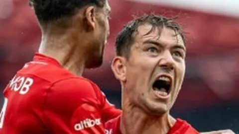 林孝埈赛场受犯规倒地引热议，王濛坦诚：经验丰富，何时能改？